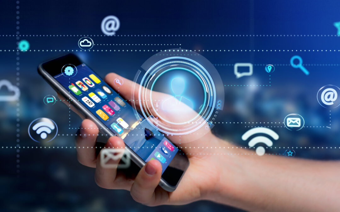 Main tenant un smartphone avec des symboles numériques – Applications mobiles professionnelles pour ERP et FSM d'Actricity